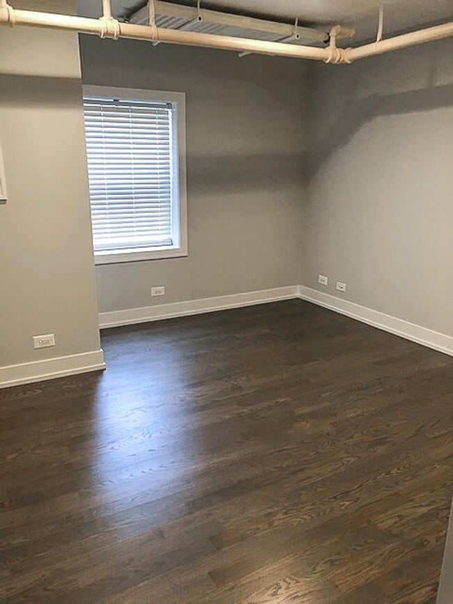 Photo - 1931 W Winona St Unit GDN