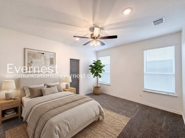 Photo - 2207 Hornbeam St