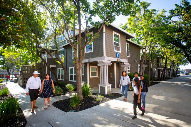 Building Photo - Sunset Creek Apartments