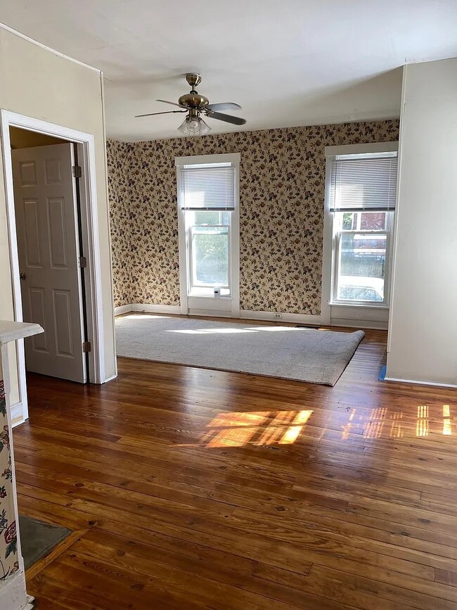 Photo - 310 Steele St