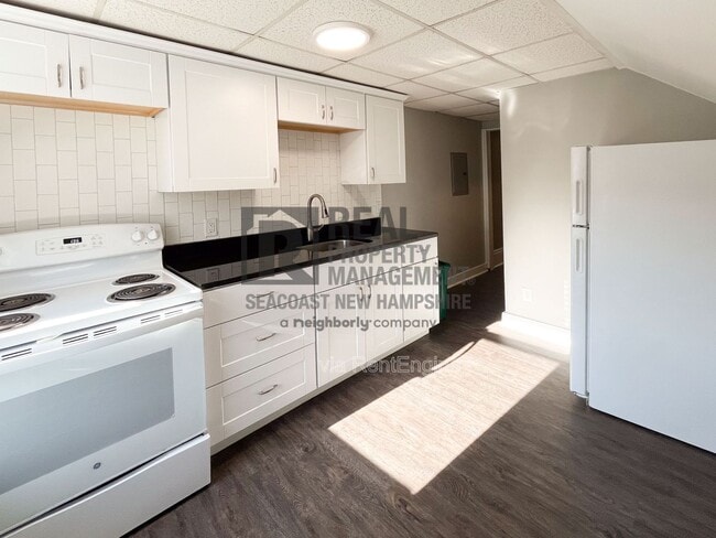 Building Photo - 20 Pearl St Unit E