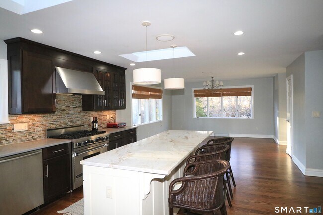 Photo - 950 Rock Rimmon Rd