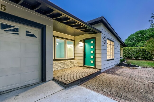 Photo - 225 Seford Dr