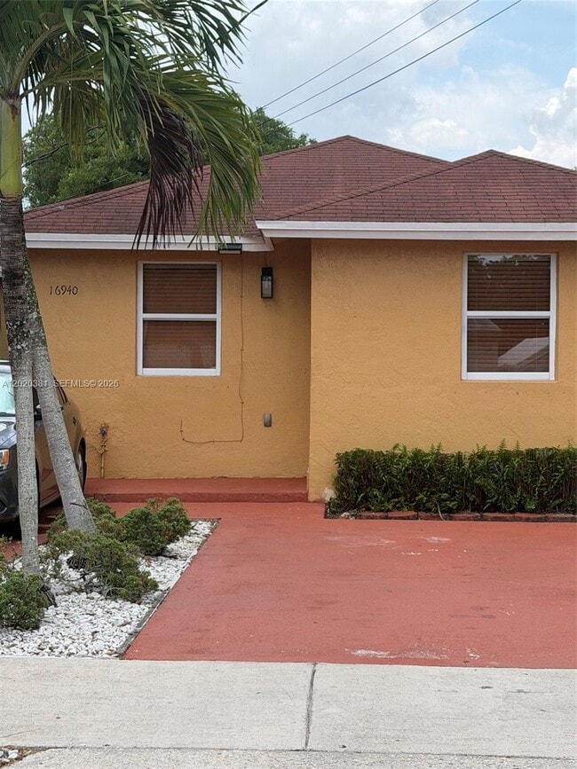 Building Photo - 16940 SW 94th Ave Unit 0
