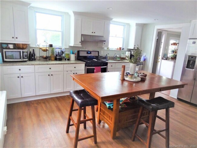 Photo - 237 Brewster St Unit 1st Floor