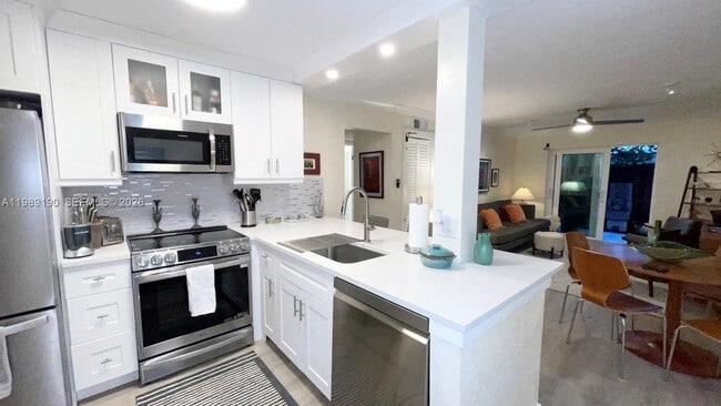 Photo - 633 NE 2nd Ave Unit 5