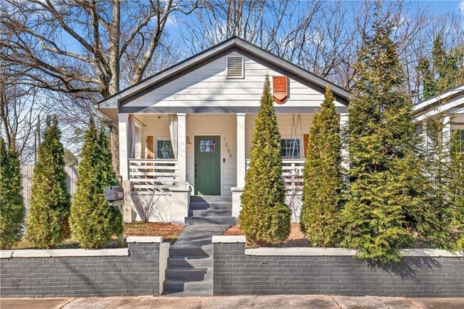 Photo - 1059 Fortress Ave SW