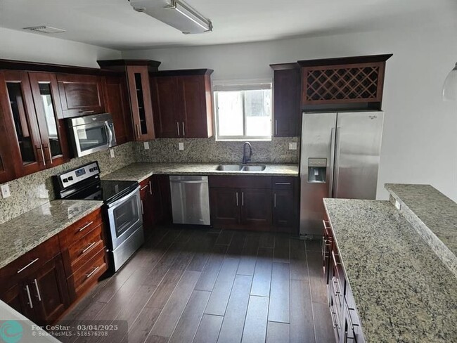 Photo - 323 SW 11th St Townhome