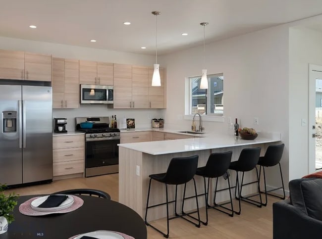 Photo - 3 bed/2.5 bathroom Townhouse Unit B