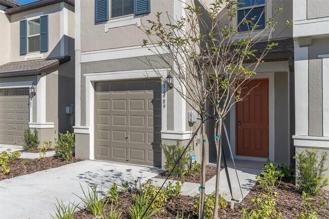 Photo - 31989 Blue Passing Loop