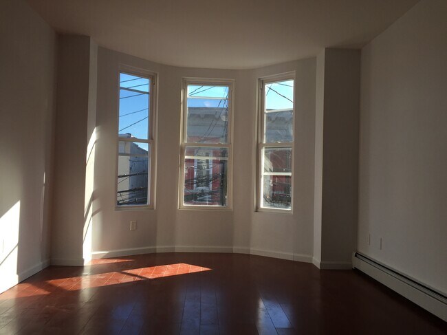 Building Photo - 2548 14th Pl Unit 2 Rental