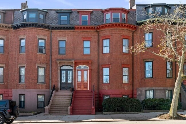Photo - 813 E Broadway Townhome