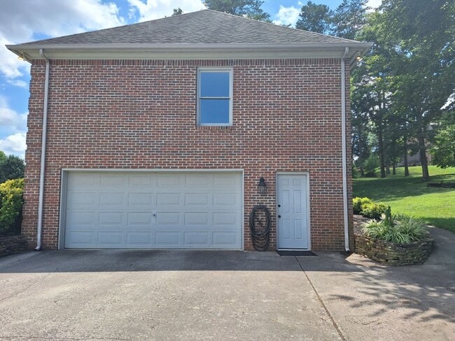 Photo - 4bd/3 bath located in desirable neighbor in Fox Den Subdivision in West Knoxville
