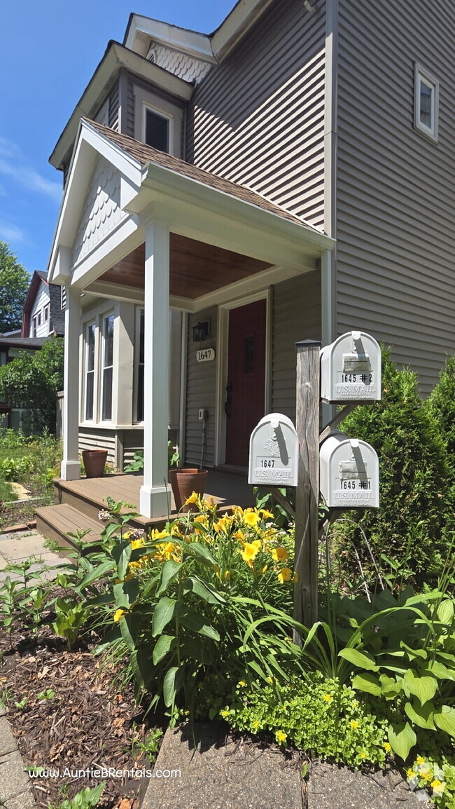 Building Photo - Beautiful Home built in 1883 — Historic Ch...