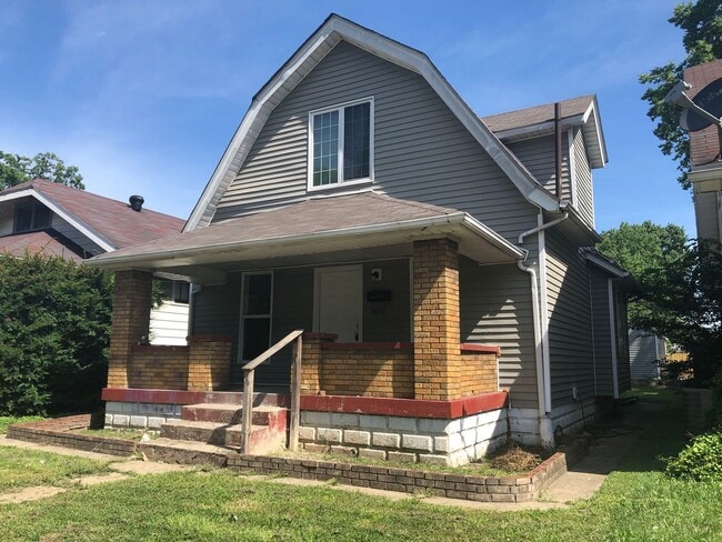 Building Photo - West Side 3 bedroom 2 bath Rental