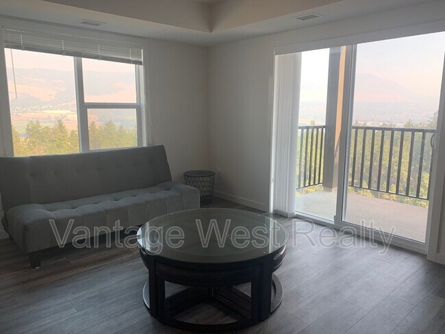 Photo - 625-625 Academy Way