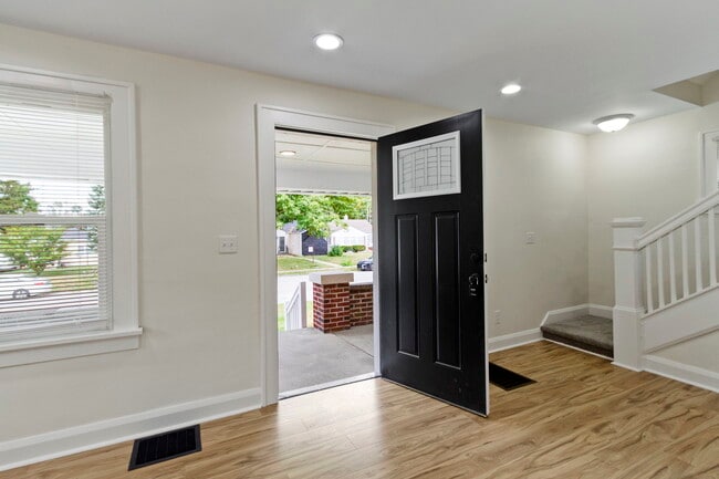 Photo - 1537 E Legrande Ave