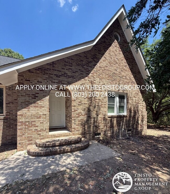 Building Photo - Updated 2BR Home with Large Yard & Carport Near Town