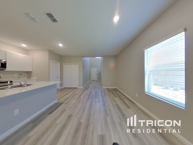 Photo - 2885 Grand Finale St