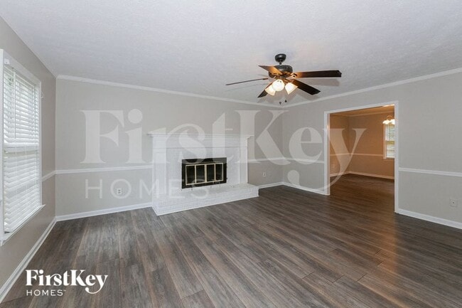 Photo - 180 Windsor Dr