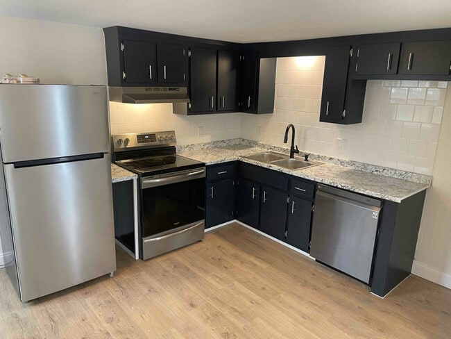 Photo - 97 Victoria Ave Townhome
