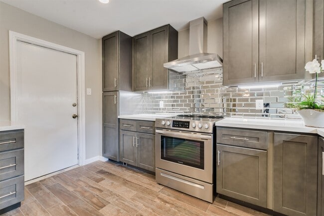 Photo - 5310 Carew St