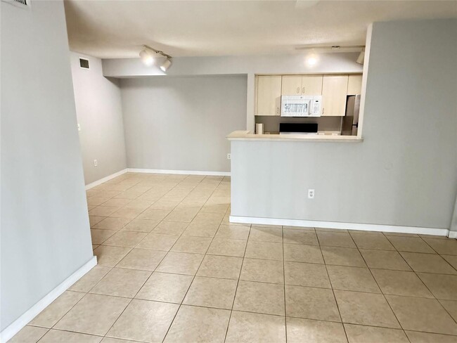 Building Photo - 11165 SW 6th St Unit 204