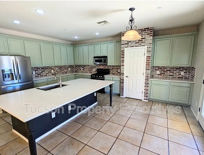 Building Photo - 3638 E Canter Rd