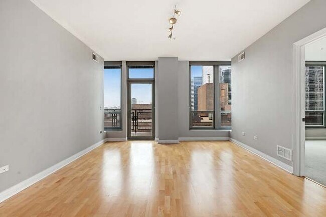 Photo - 565 W Quincy St Unit 1208