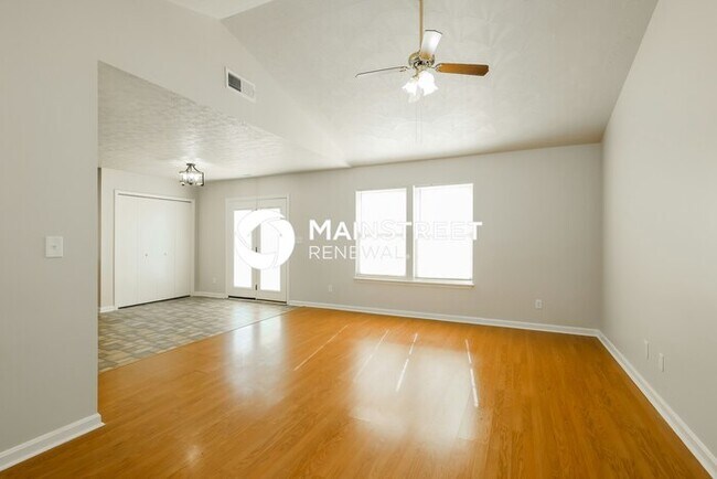 3 Bedroom Pet-Friendly Home in Louisville, KY with Main Street Renewal