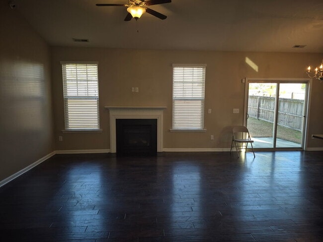 Photo - 284 River Oak St