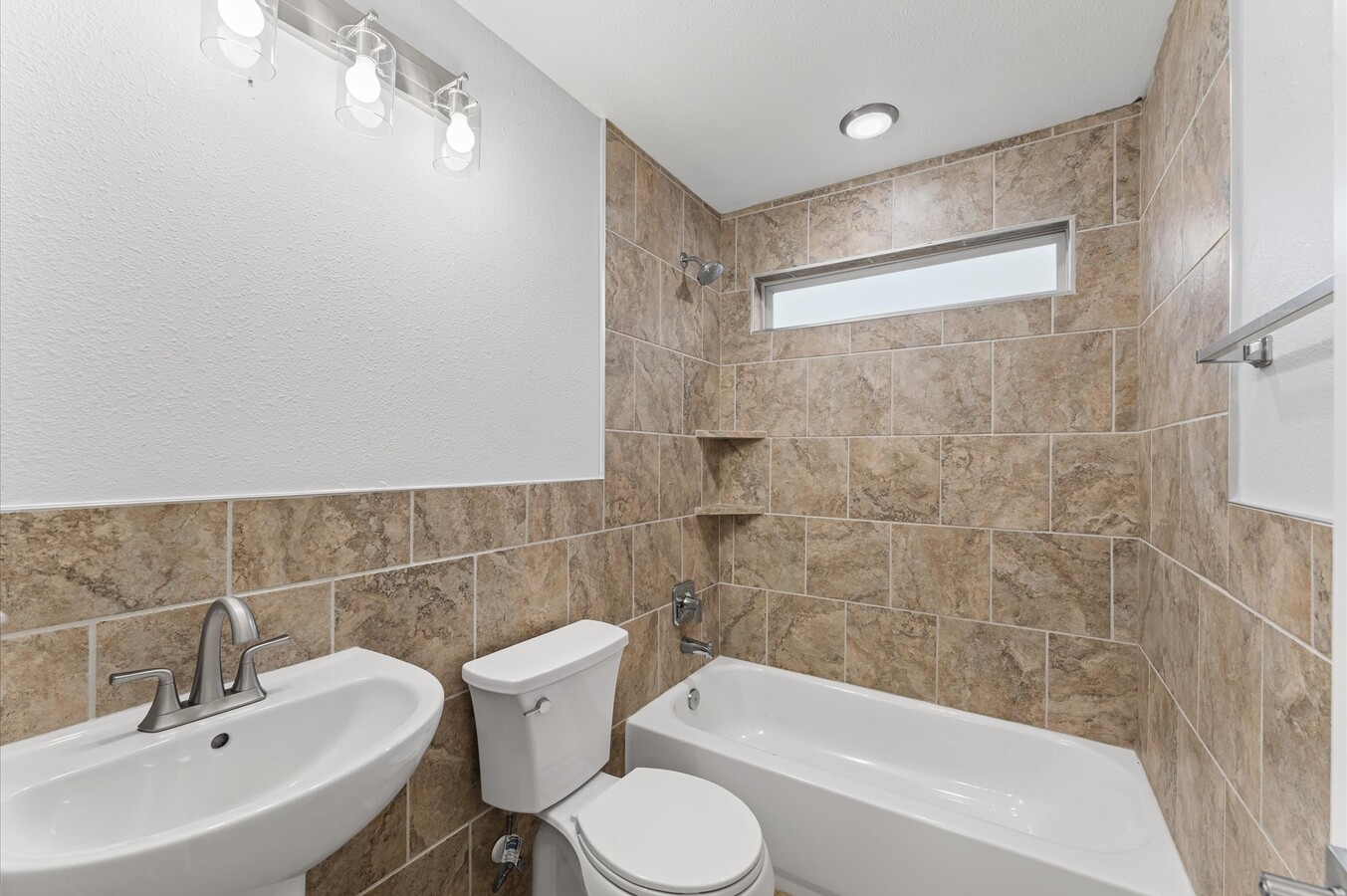 Photo - 8221 Brockton St