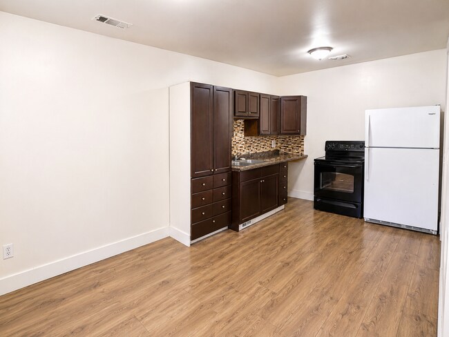 Photo - 752 Irving St Unit 752 Apt 4
