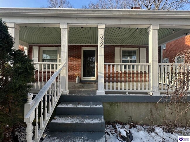 Building Photo - 332 E Esplanade Ave