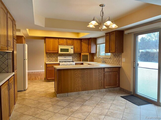 Photo - 4886 Hubbard