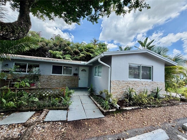 Building Photo - 2809 NE 6th Ln Unit 2809
