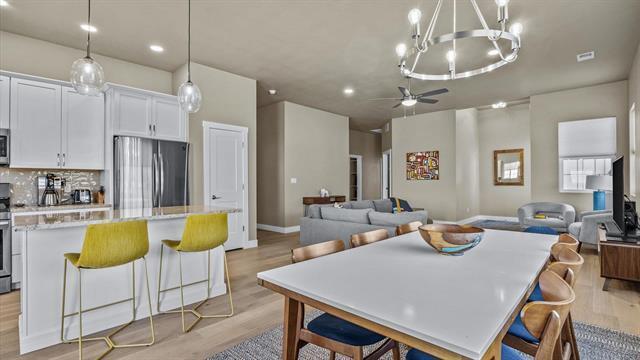 Photo - 1870 Wellington Ave