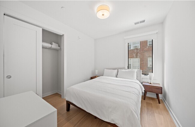 Photo - 2216 40th Pl NW Unidad ID1094231P