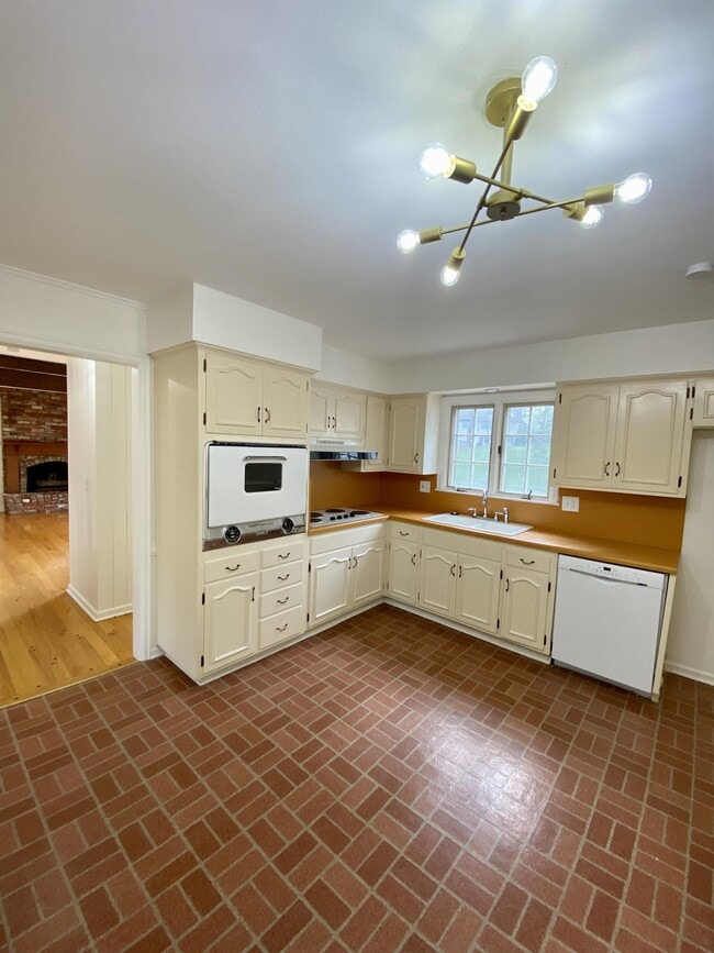 Photo - 9136 Switzer St