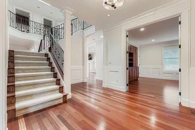 Photo - Stunning 5bed/5bath + Office in Prime Kirk...