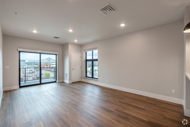 1BR, 1BA + Den - 1,000SF - Living Room