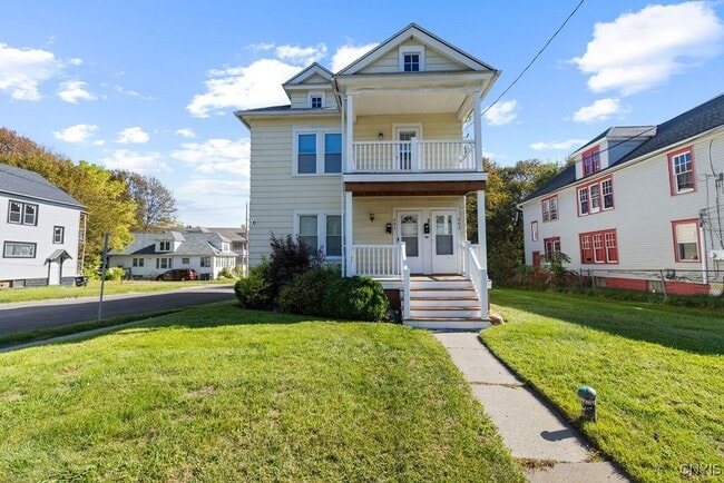 Building Photo - 403 Valley Dr