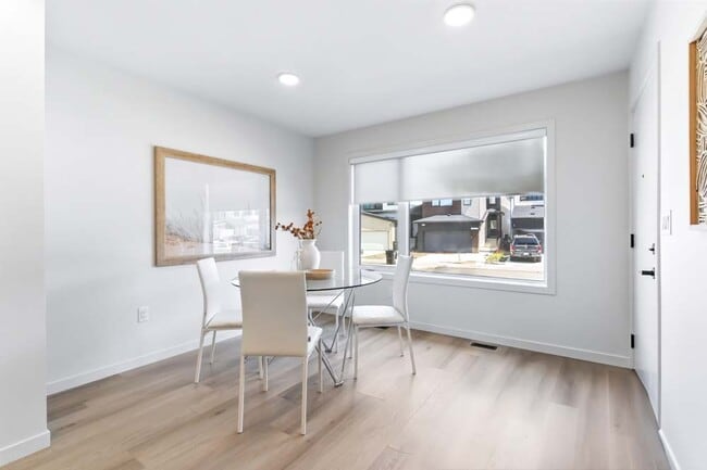 Photo - 7462 Klapstein Cres SW