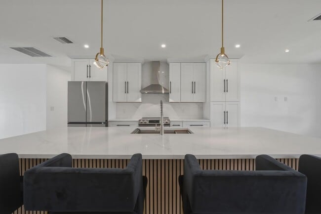 Photo - 461 SW 1st St