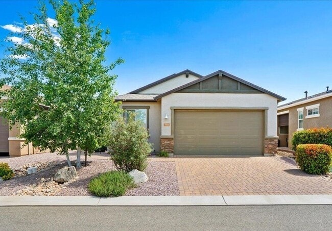 Building Photo - Lovely Two Bedroom Near Golf and Airport-Prescott