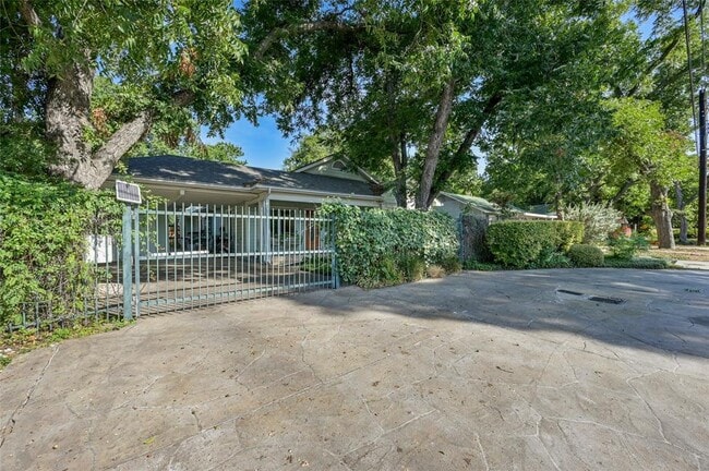 Photo - 4006 Lewis Ln