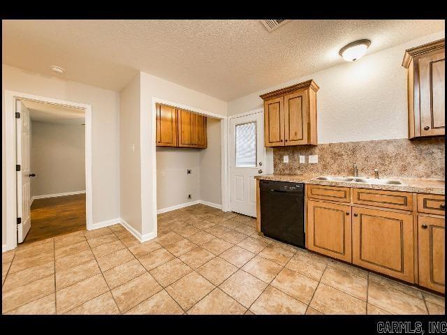 Photo - 400 E Locust St