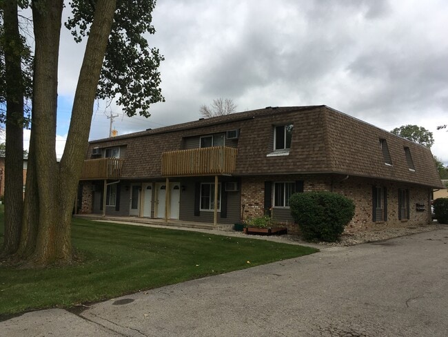 Outside - Highland Park Properties Apartments