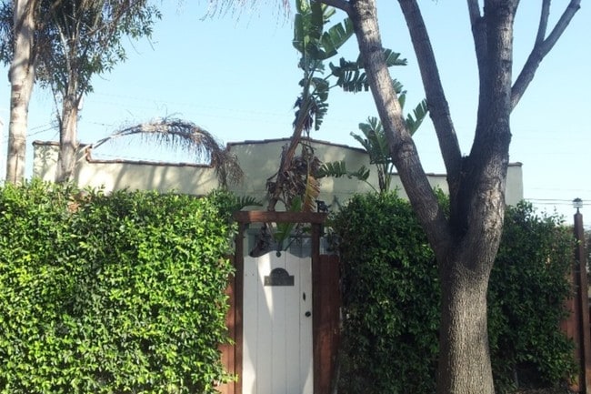 Dúplex "Hogar Dulce Hogar" con amplio patio trasero privado.