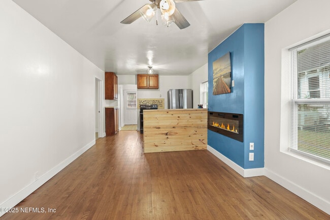 Photo - 269 W King St